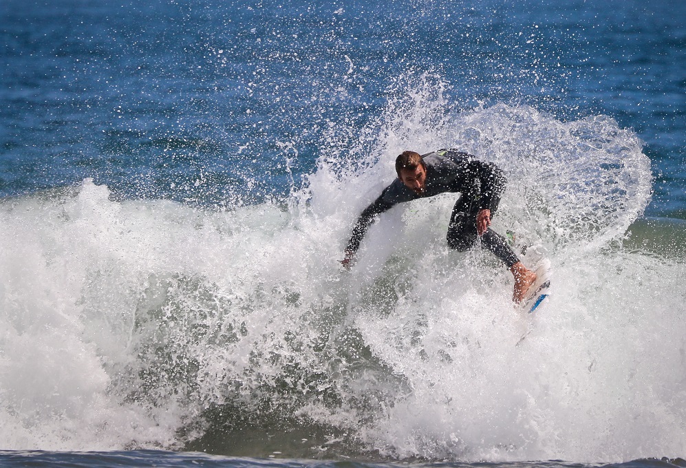 El surf, las olas y el mar: Una odisea para los aventureros